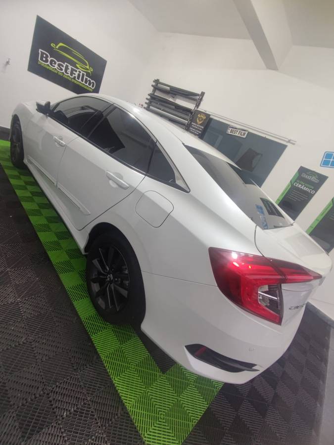 Carro com película automotiva instalada pela Best Film em Santo André