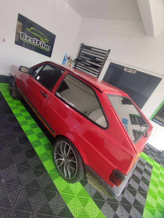 Gol vermelho com insulfilm